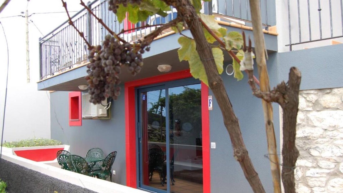 Ribeira Brava Apartment | Holiday Apartment "Vila Brava Cottage Apartamento F" with Sea View & Wi-Fi