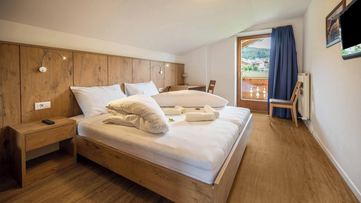 Maranza Apartment | Holiday Apartment "Residenz Condor Schlern" with Mountain View, Sauna & Garden