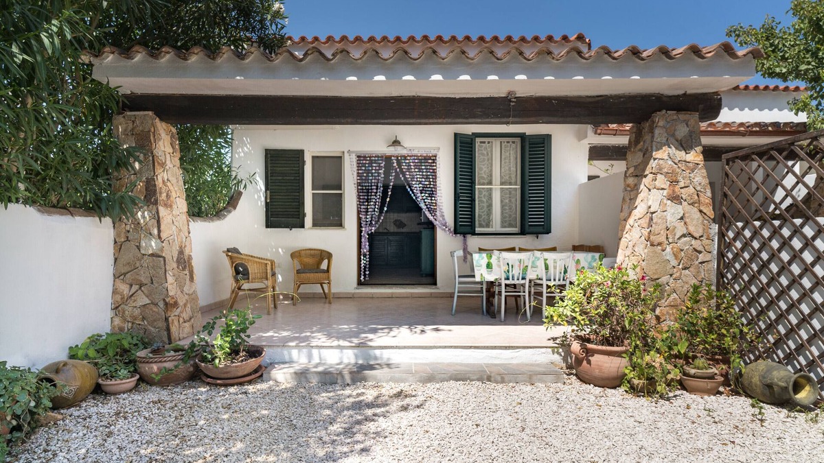 Cala Liberotto Apartment | Holiday Apartment "Sa Dommo De Franziscu" near Beach with Private Terrace & A/C