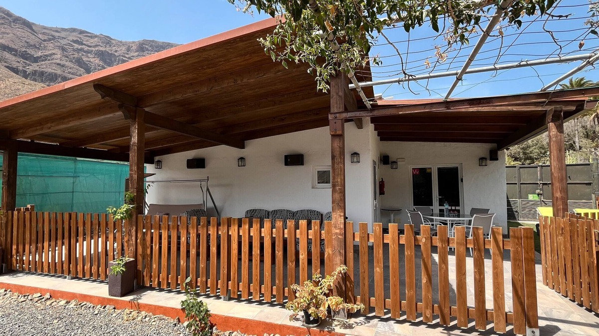 San Bartolome de Tirajana Apartment | Holiday Apartment 'Spacious Country House Near Fataga' with Balcony, Wi-Fi and Air Conditioning