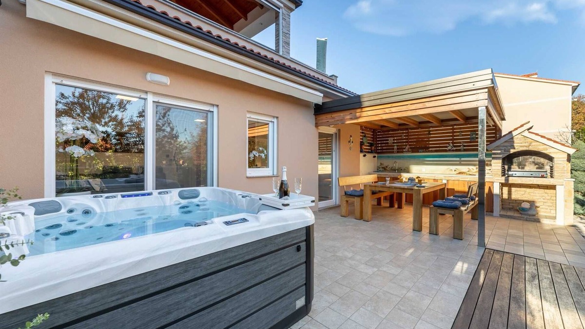 Cizici Apartment | Holiday apartment Taja with Jacuzzi