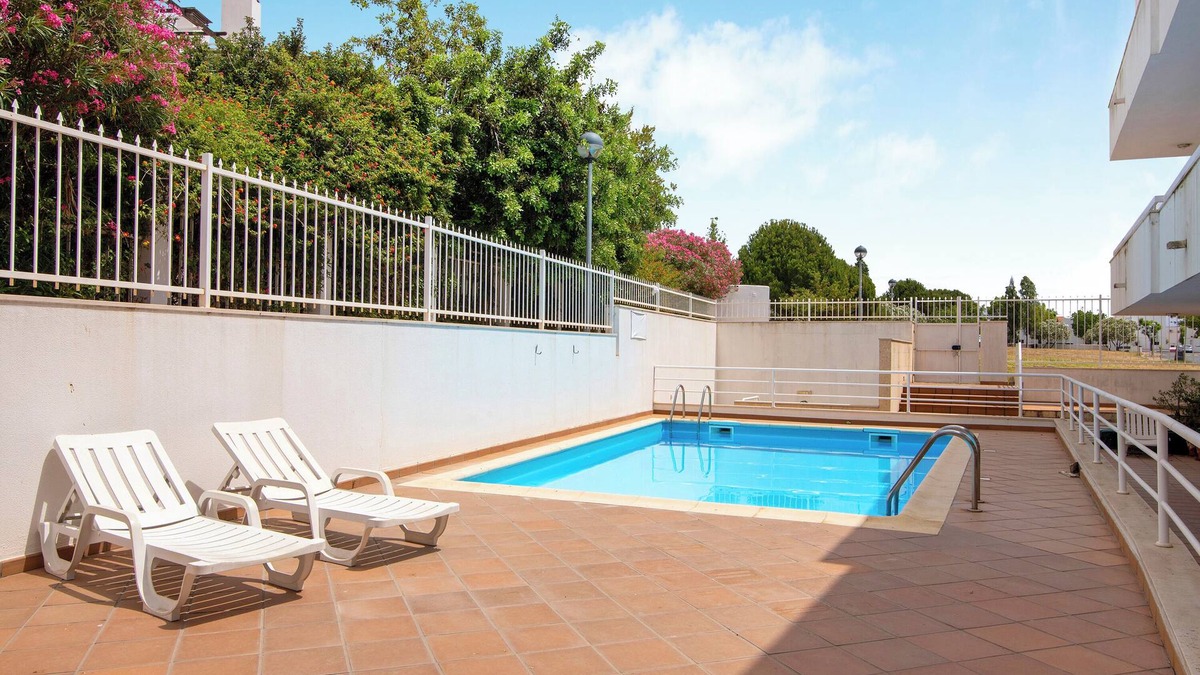 Santa Luzia Apartment | Holiday Apartment "T3 Santa Luzia - H" with Shared Pool, 2 Balconies and Wi-Fi