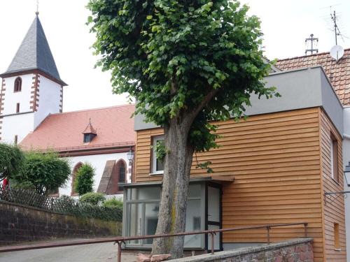 Dernbach Apartment | Holiday apartment Uhu in the house on linden tree