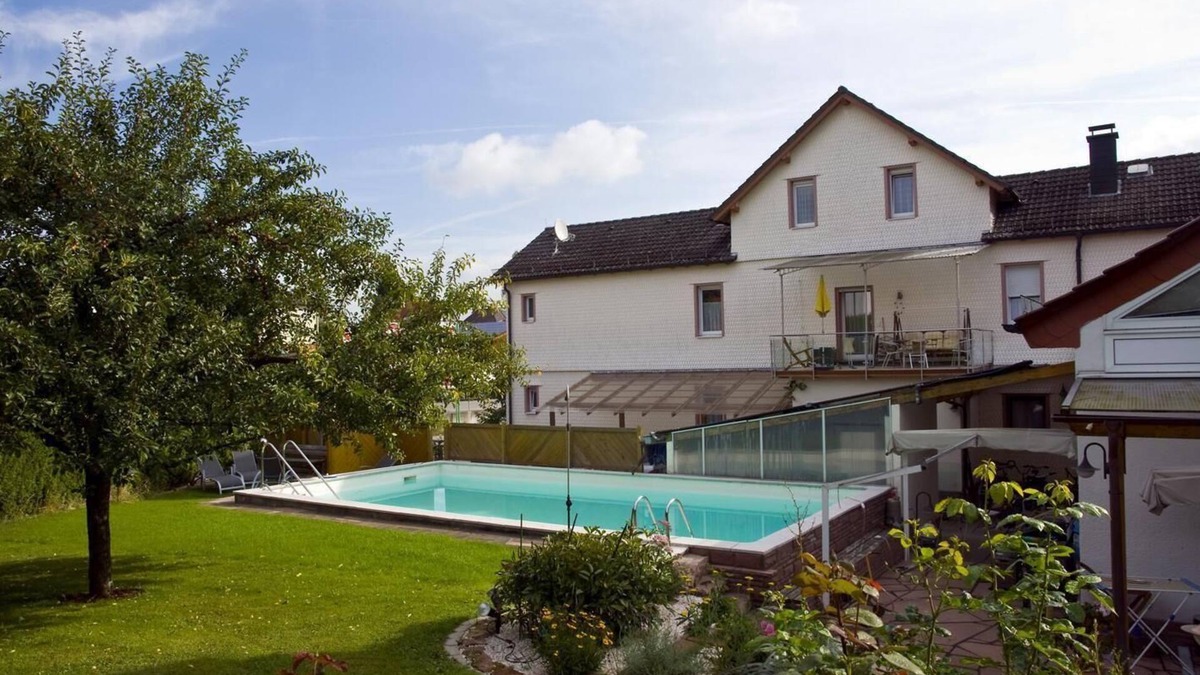 Beerfelden Apartment | Holiday apartment with a garden and a shared pool, as well as a cosy tiled fireplace stove in the living room