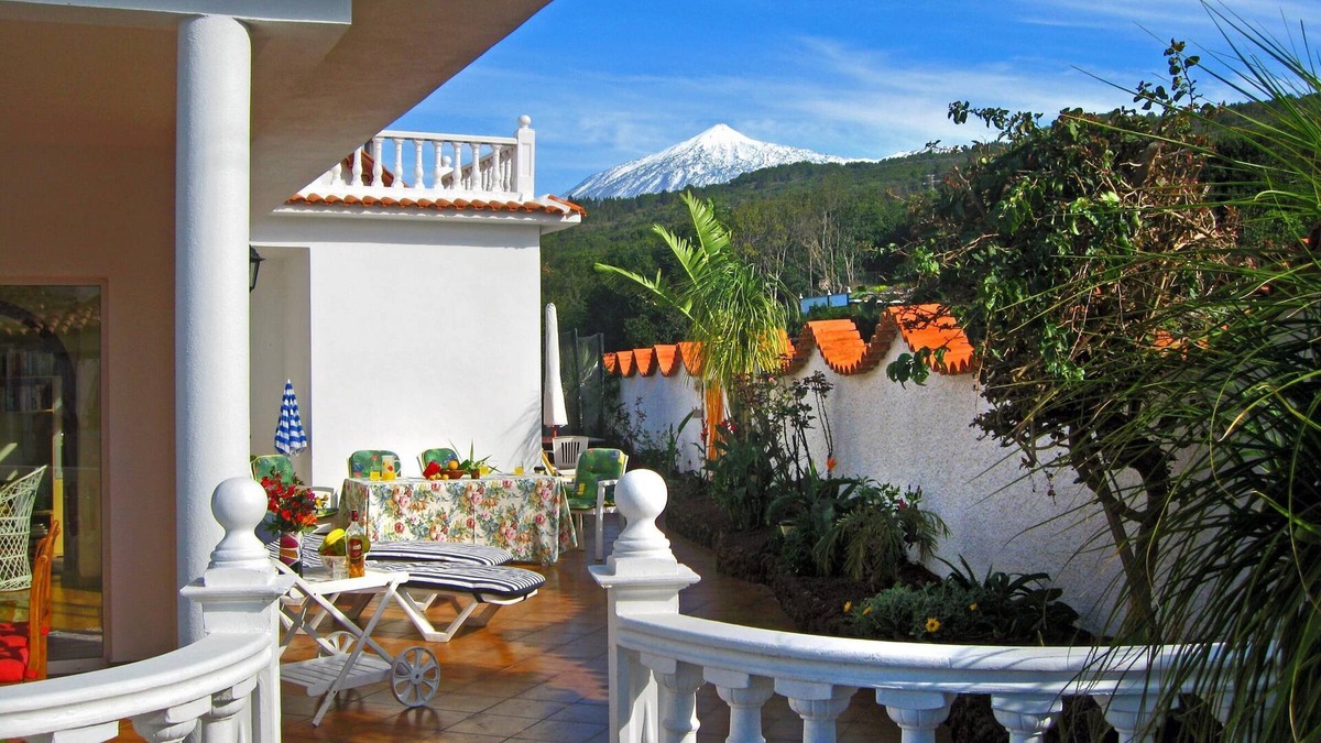 El Tanque Apartment | Holiday apartment with furnished terrace and barbecue facilities