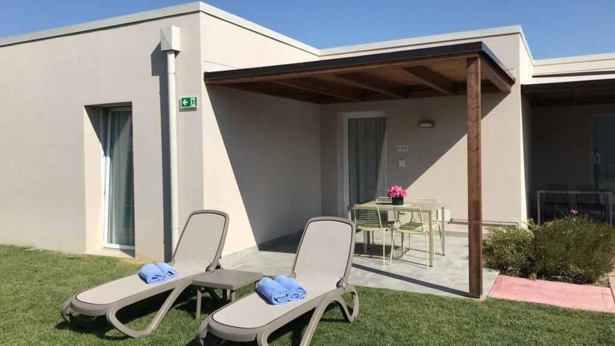 Cisano Apartment | Holiday apartment with air conditioning and pool