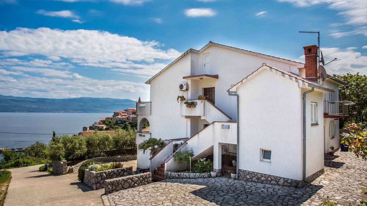 Vrbnik Apartment | Holiday apartment with a/c