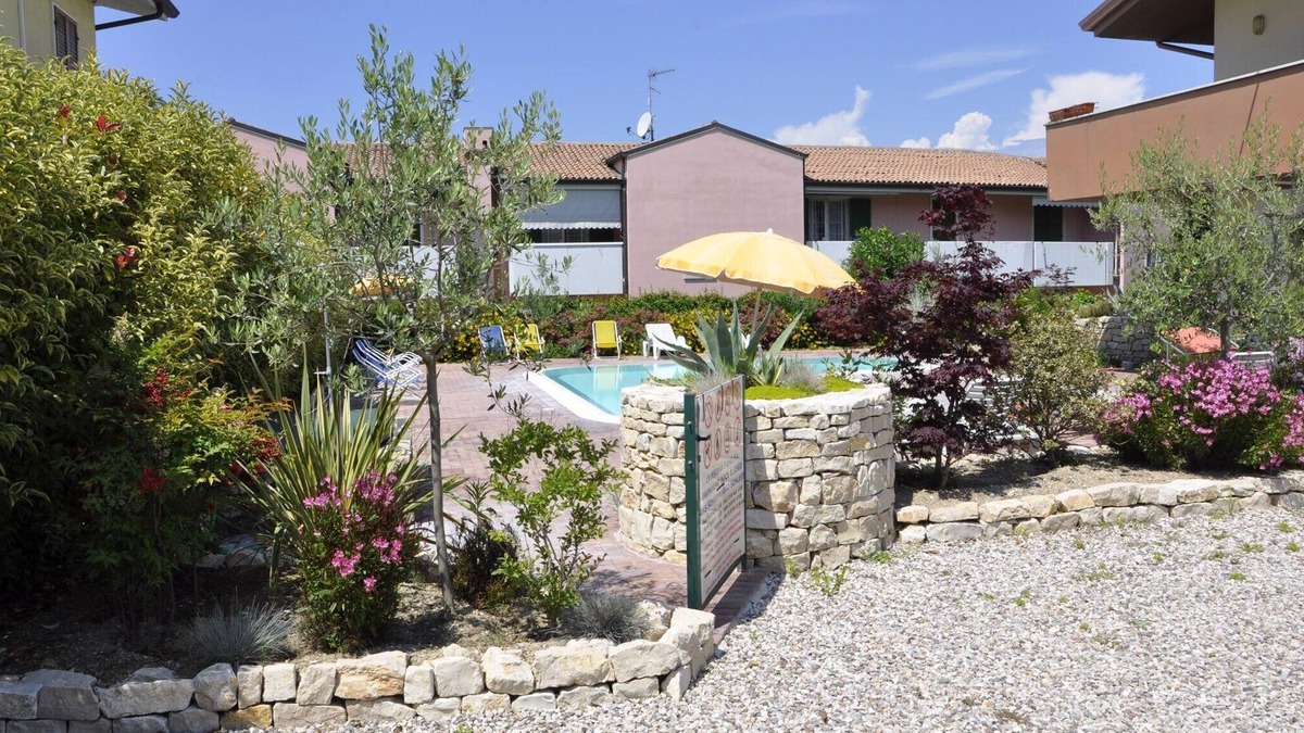 Lazise Old Town Apartment | Holiday apartment with balcony and swimming pool