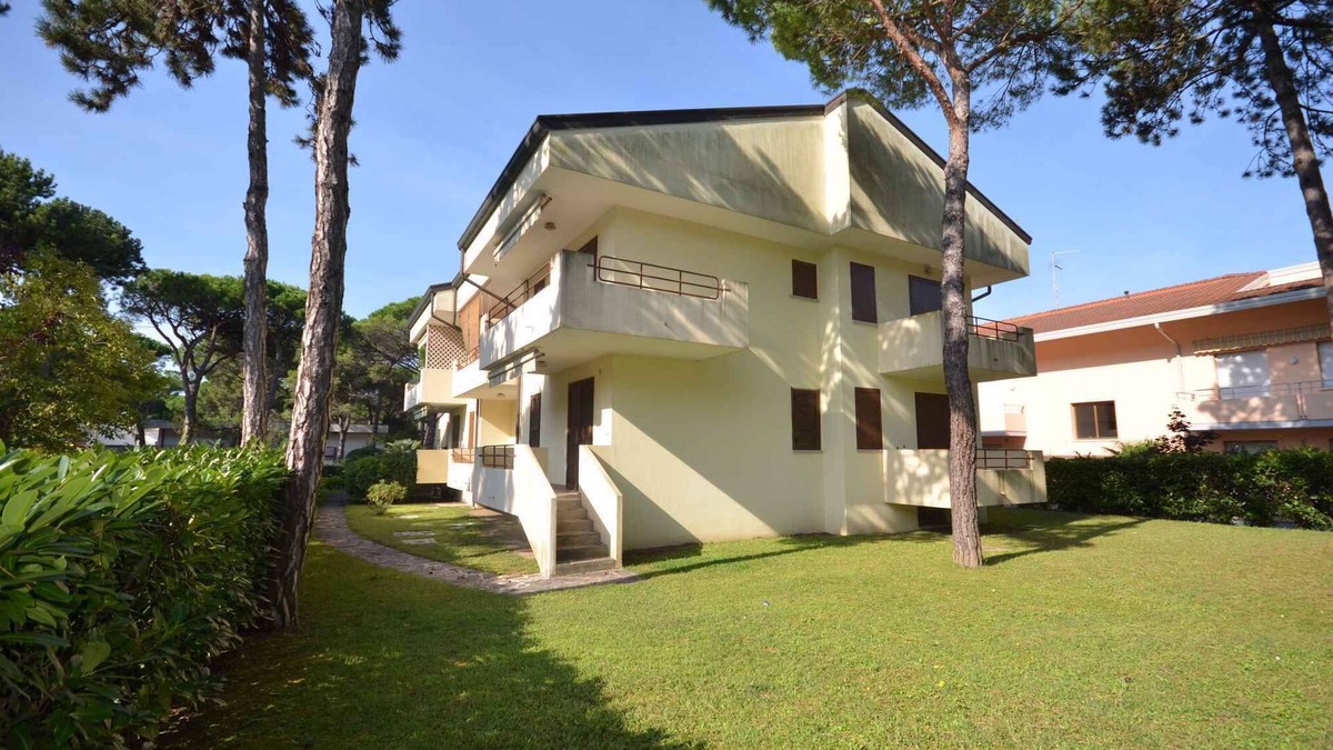 Lignano Pineta Apartment | Holiday apartment with balcony and air conditioning