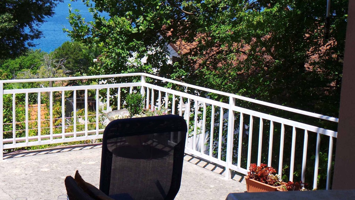 Njivice Apartment | Holiday apartment with Internet and Barbecue
