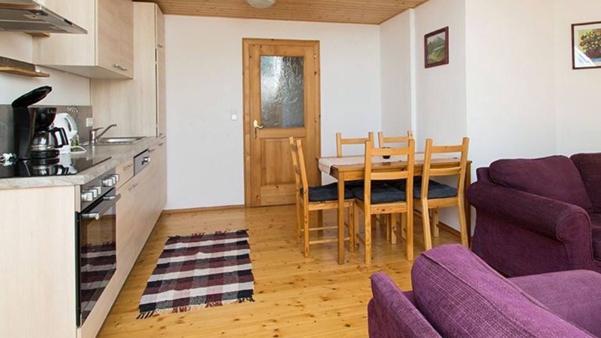 Zell Am Moos Apartment | Holiday apartment with meadow view - Familienferienhof Stabauer (4 flowers)