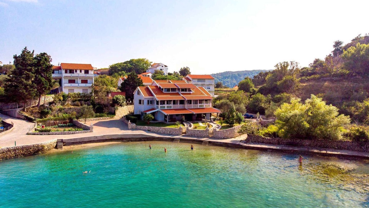Suha Punta Apartment | Holiday apartment with pool