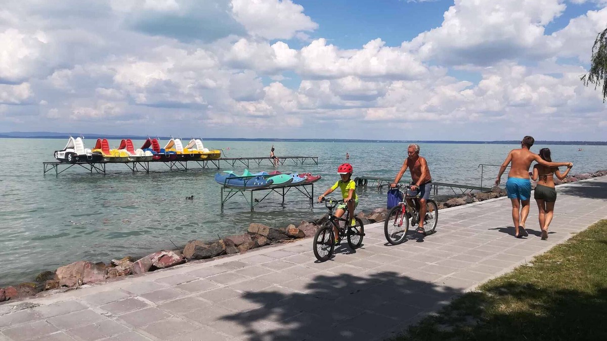 Siofok Aranypart Apartment | Holiday apartment with Pool, Sauna and Internet