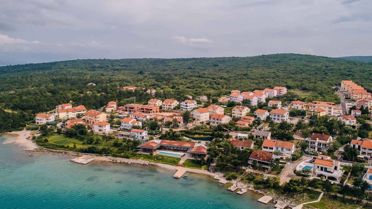Klimno Apartment | Holiday apartment with sea view and pool