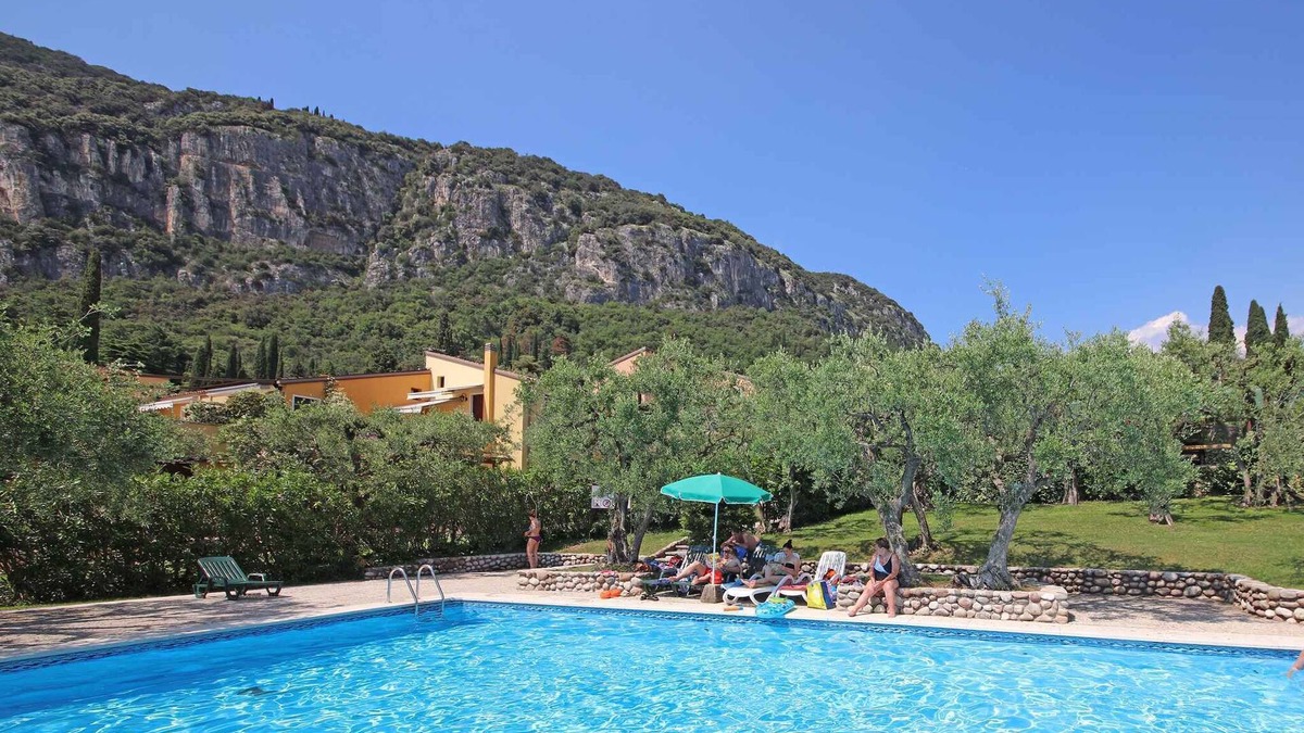 Corno Apartment | Holiday apartment with terrace and air conditioning