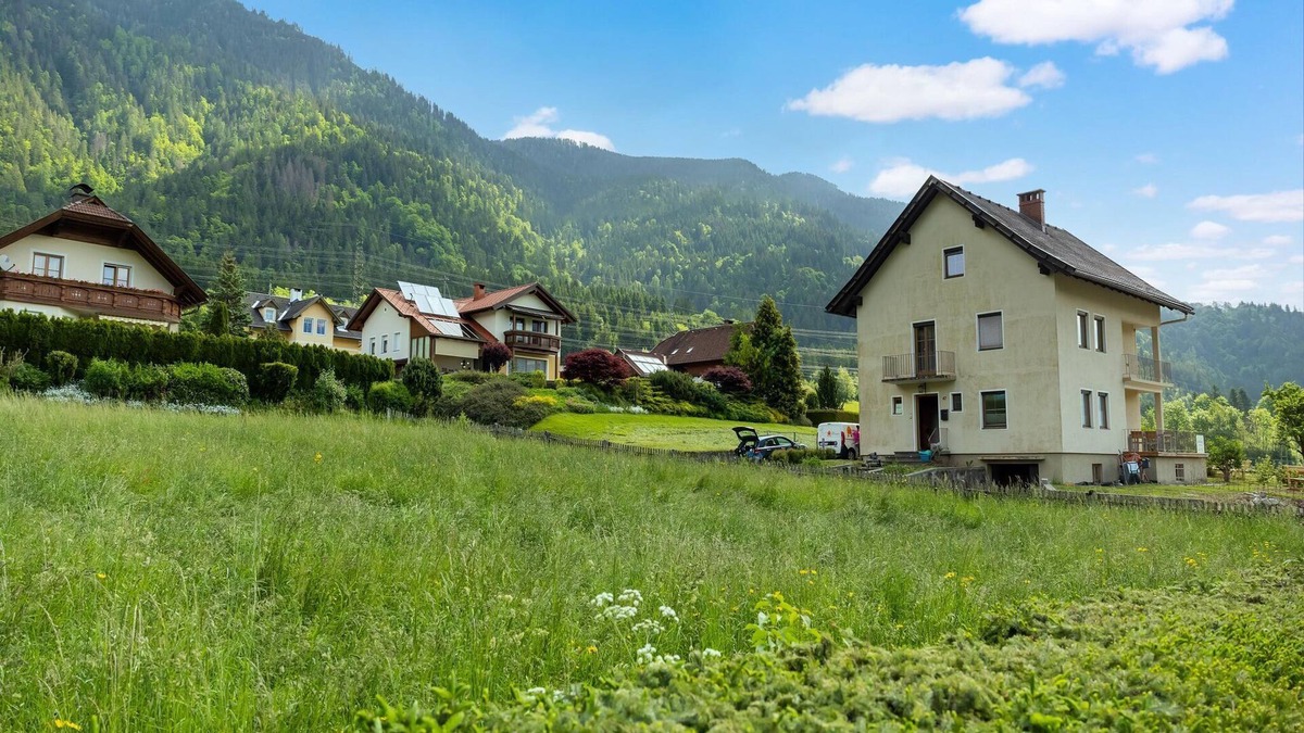 Kotschach-Mauthen Apartment | Holiday home in Laas with fenced garden