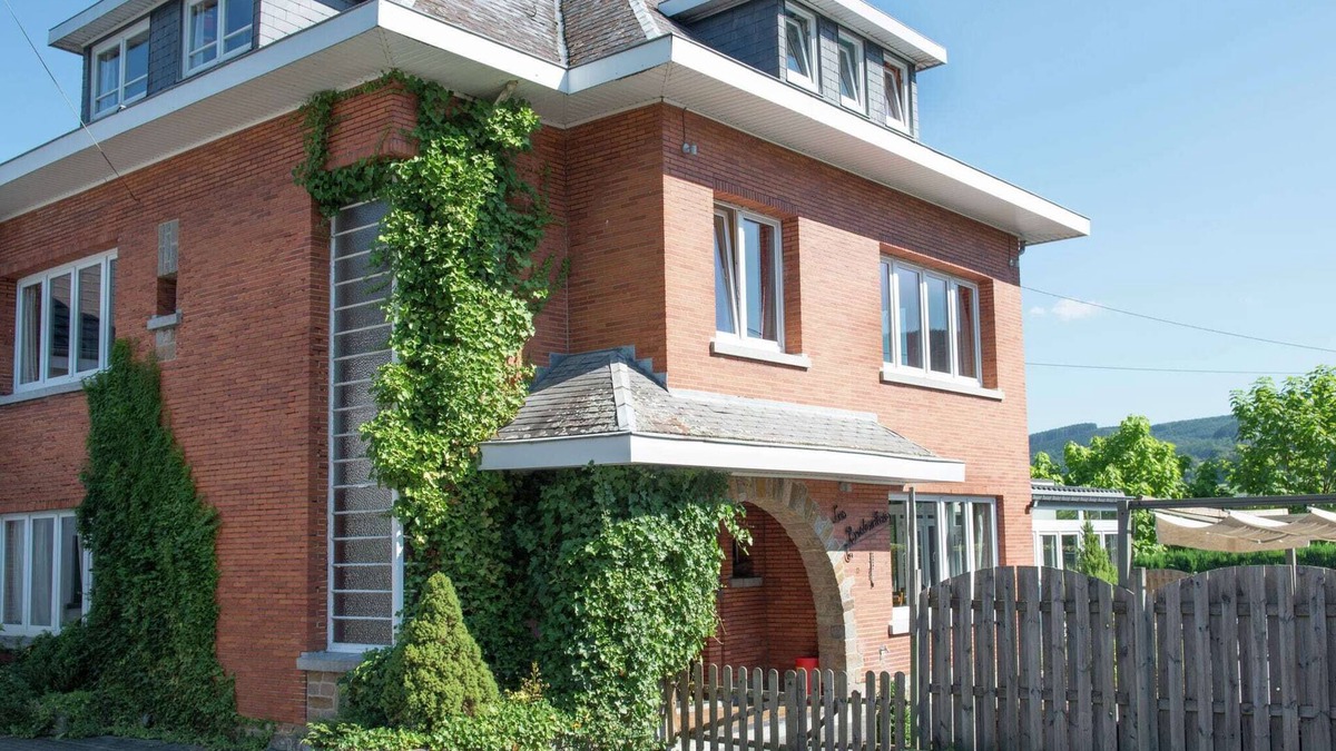 Stoumont House | Holiday Home in Moutoûyet with Pool & Sauna