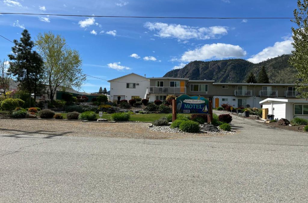 Okanagan-Similkameen Hotel | Holiday Beach Resort Motel