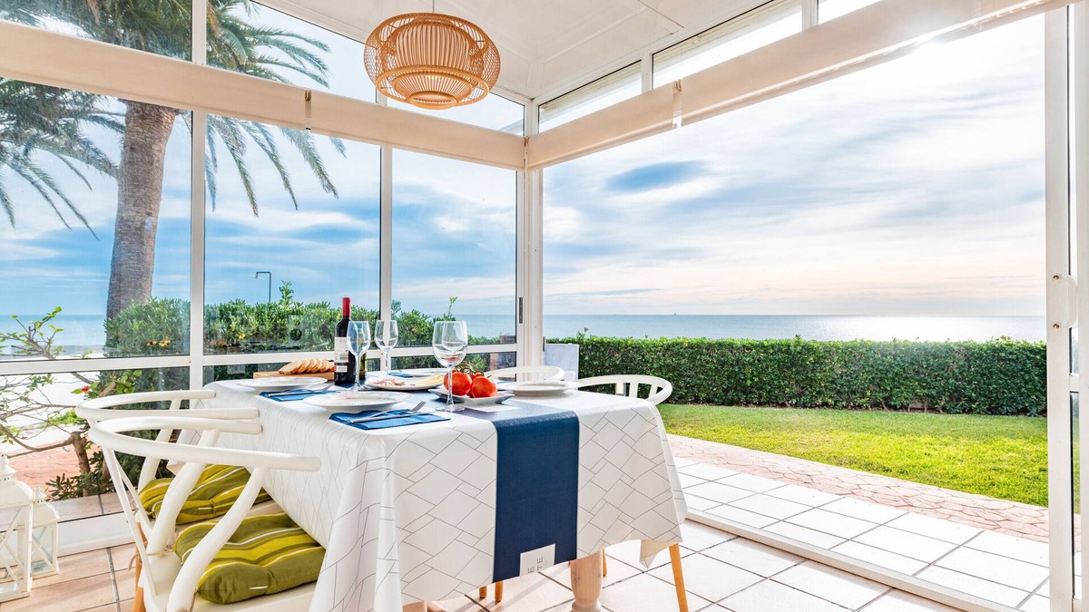 Vinaros House | Holiday Casa Vesalia close to the Beach with Garden & Wi-Fi
