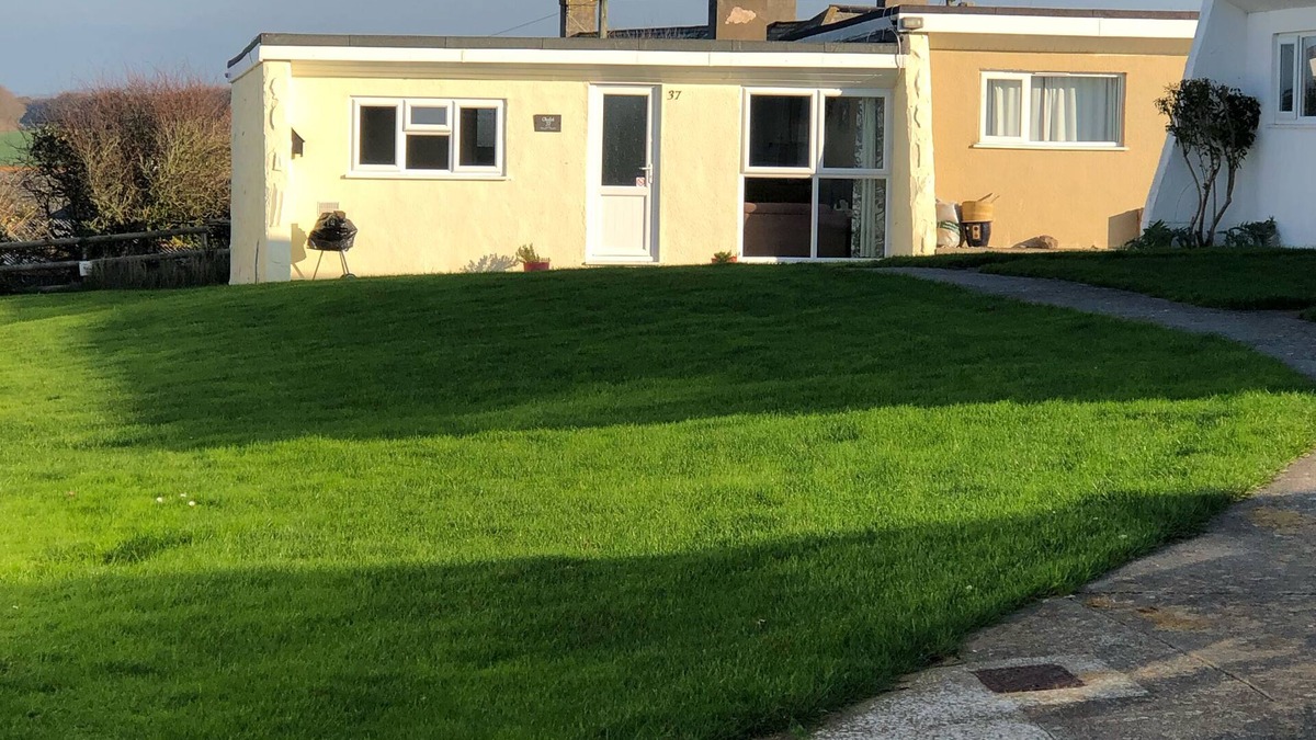 Widemouth Bay House | Holiday Chalet in Widemouth Bay, Bude - path to sandy beach.