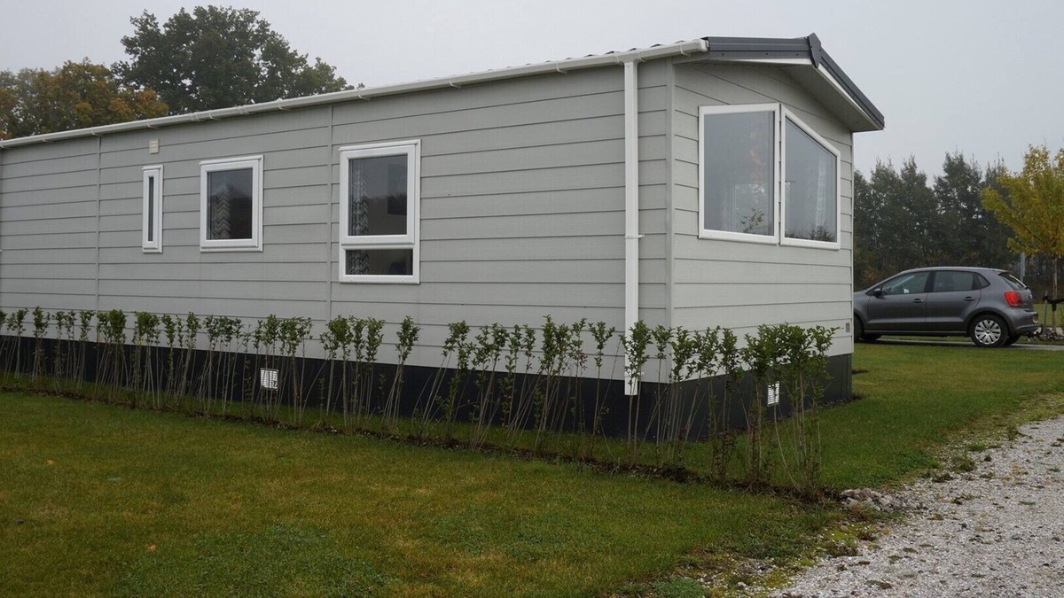 Paasloo House | Holiday chalet near the canals of Giethoorn (Dutch Venice) and National Park Weerribben - Wieden, beautiful nature and many animals such as the otter, kingfisher, roe deer, fox, buzzard, hawk and many others. Particularly loved by walkers, cyclists, bi...