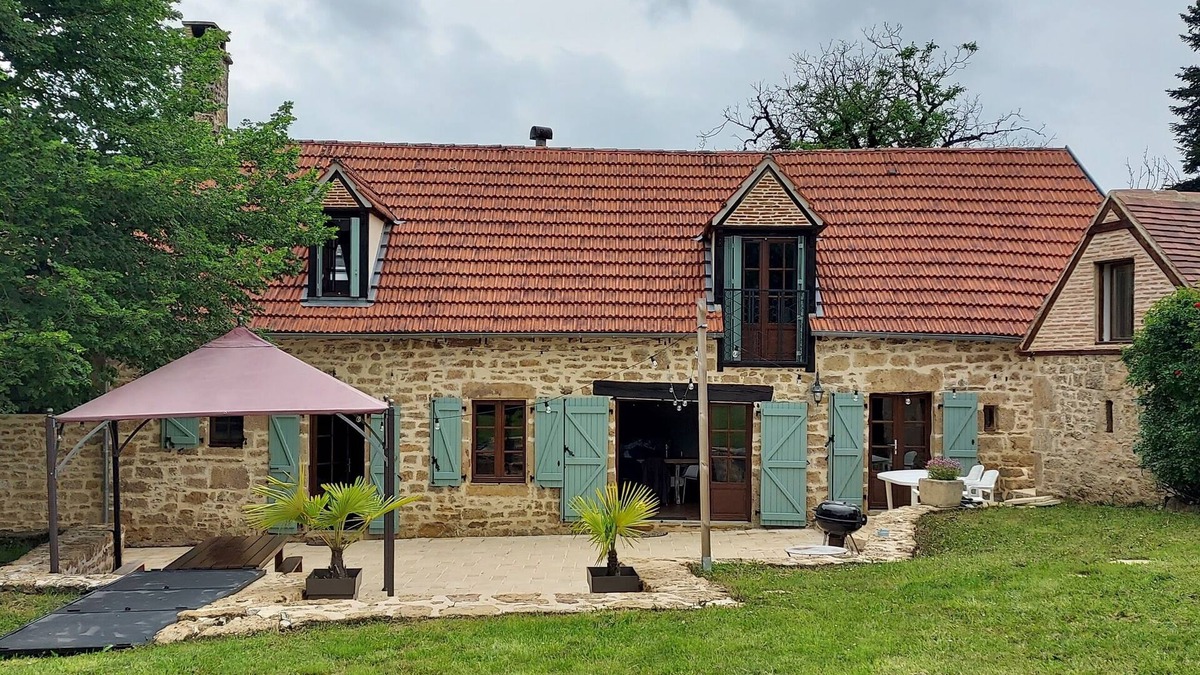 Cavagnac House | Holiday cottage on wooded grounds with swimming pool
