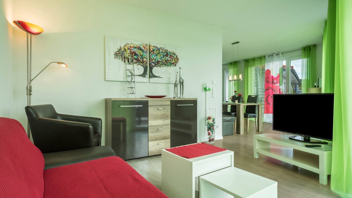 Sipplingen Apartment | Holiday Apartment "Rose" with Large Balcony with Lake View, Wi-Fi & TV