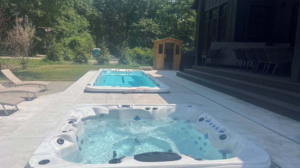 Grand Beach House | Holiday discount!5 bdrm 3.5 ba/swim spa/hot tub/outdoor sauna/open year round