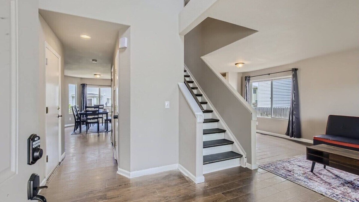 Longmont House | Holiday Discount! Cozy 6BR Retreat for Groups!