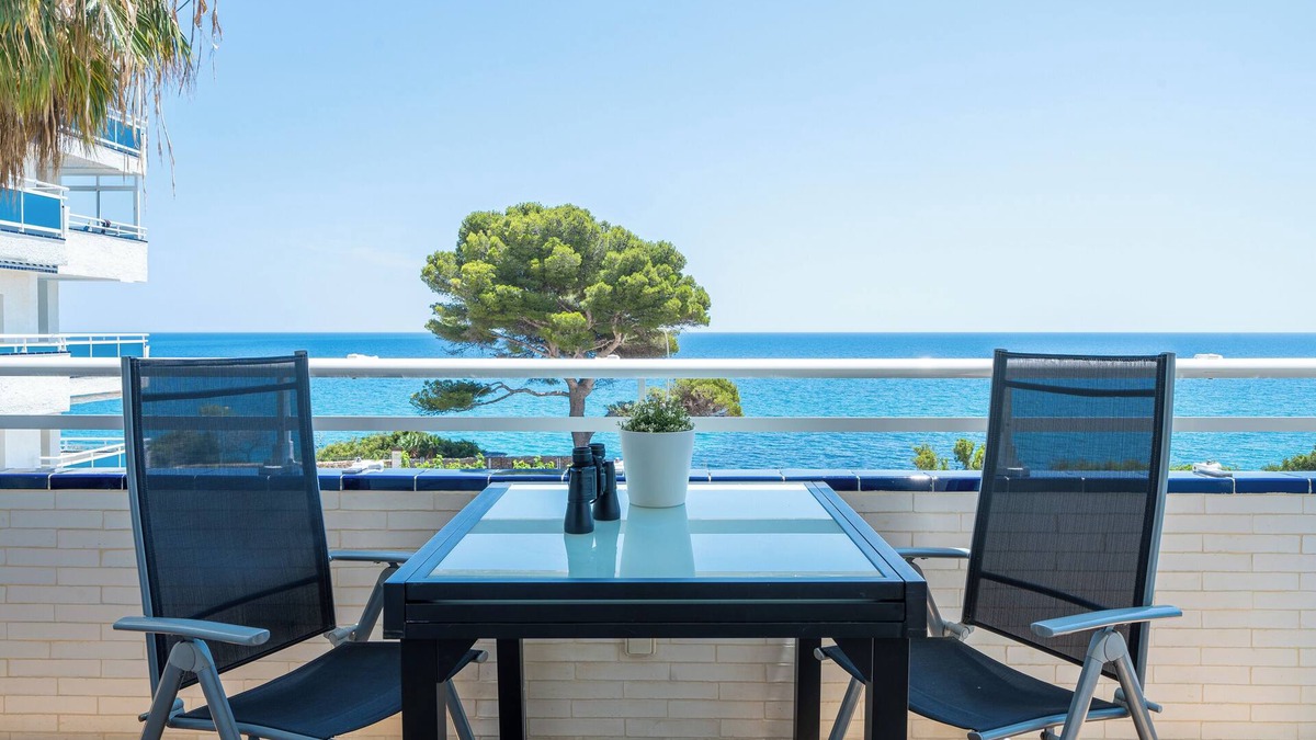 Miami Platja Apartment | Holiday Apartment "La Rosaleda" with Sea View, Shared Pool & Wi-Fi