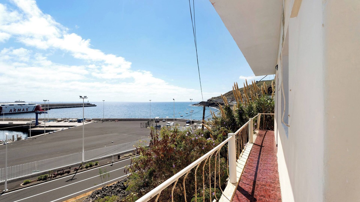 Puerto de la Estaca House | Holiday Home 'El Puerto De La Estaca 3' with Sea View, Private Garden and Balcony