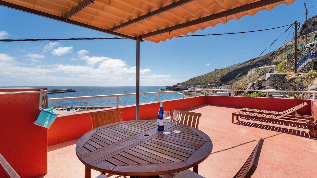 Puerto de la Estaca House | Holiday Home 'Puerto De La Estaca 1' with Sea View and Private Terrace