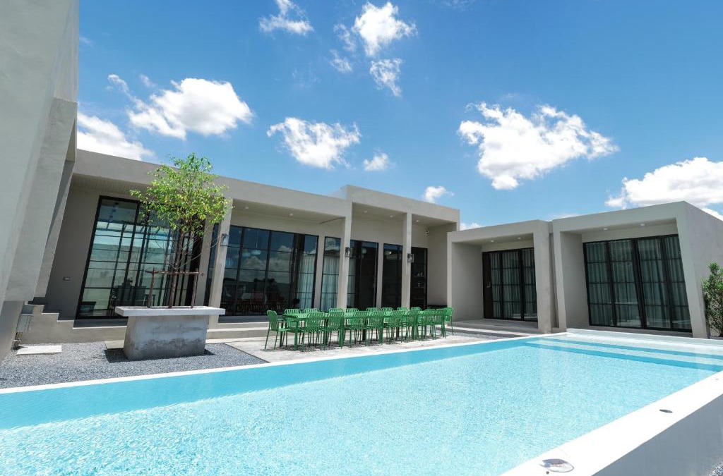 Pak Chong Villa | holiday fever x the pool