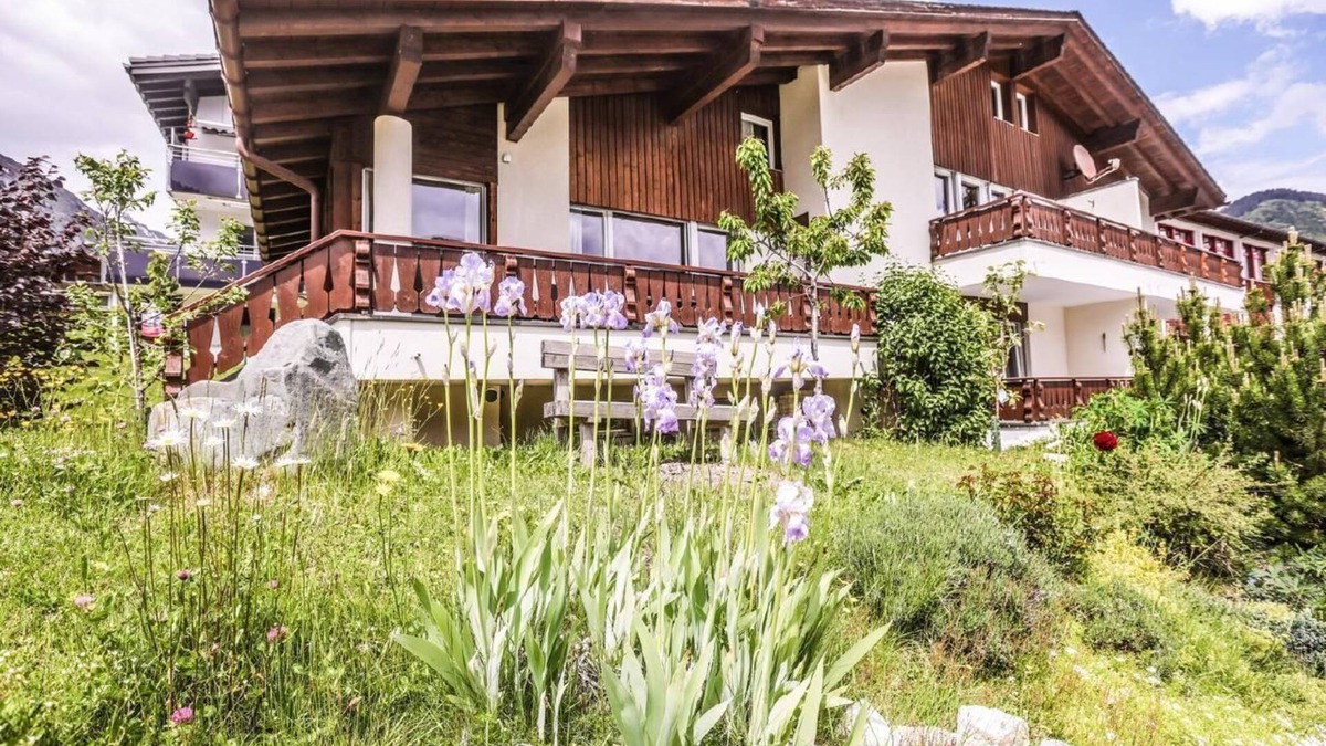 Sedrun Apartment | Holiday flat "Casa La Roda Heidi"