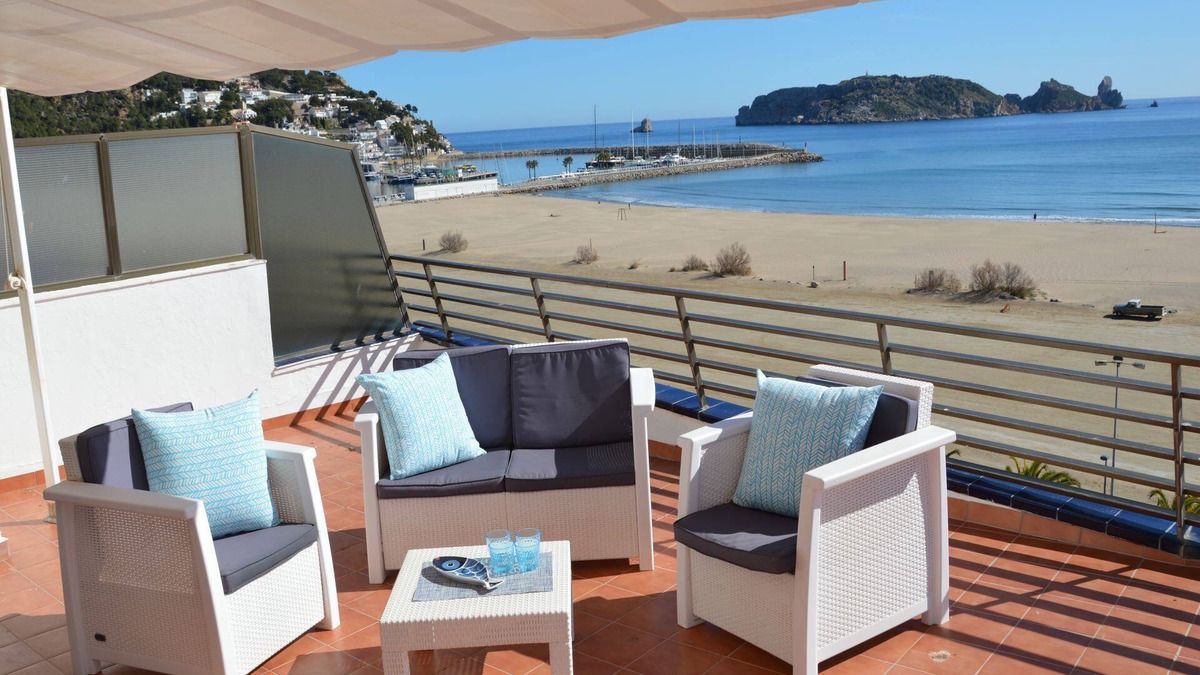 L'Estartit Apartment | Holiday flat 'Catalonia Atico' near the beach with terrace and air conditioning
