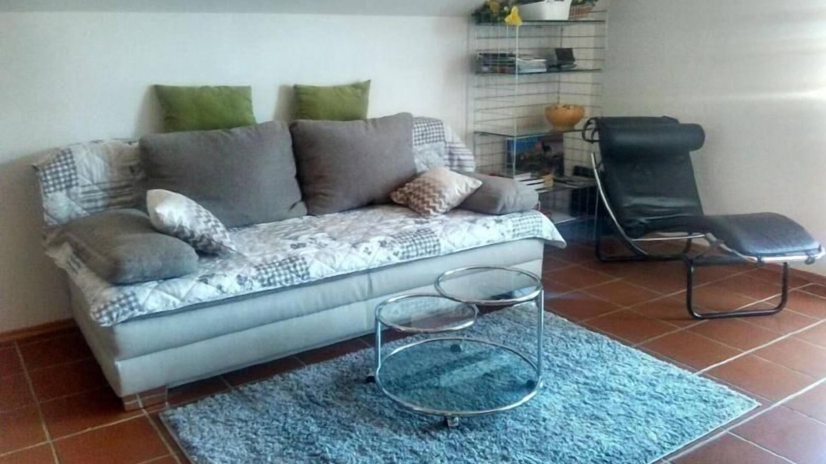 Osterhofen Apartment | Holiday flat "Heidi" with large balcony and wallbox