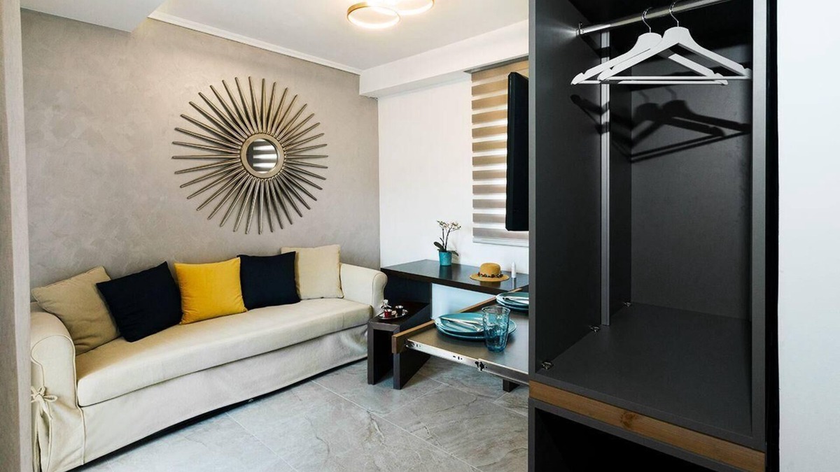 Polichrono Apartment | Holiday flat in Pallini with private balcony