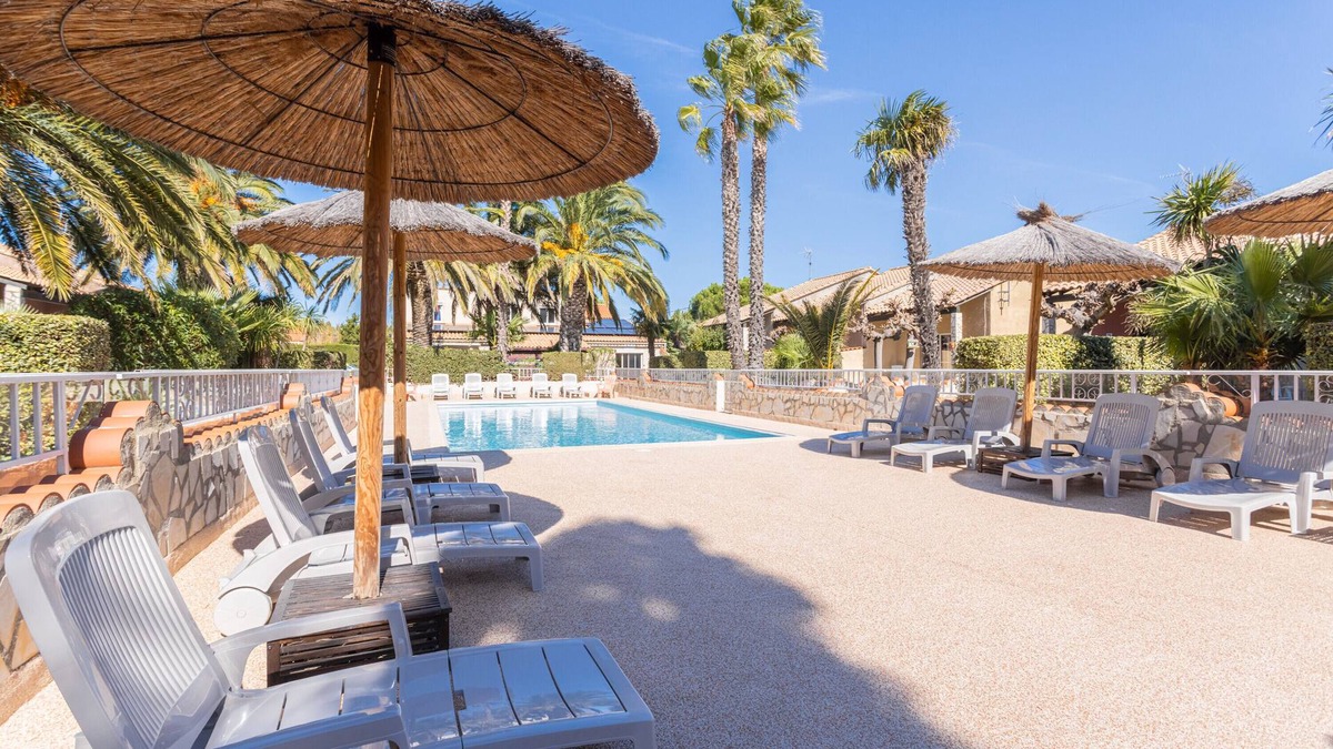 Roquefort-des-Corbieres House | Holiday Home 'La Capelle 4 Persons 876' with Shared Pool, Wi-Fi and Air Conditioning