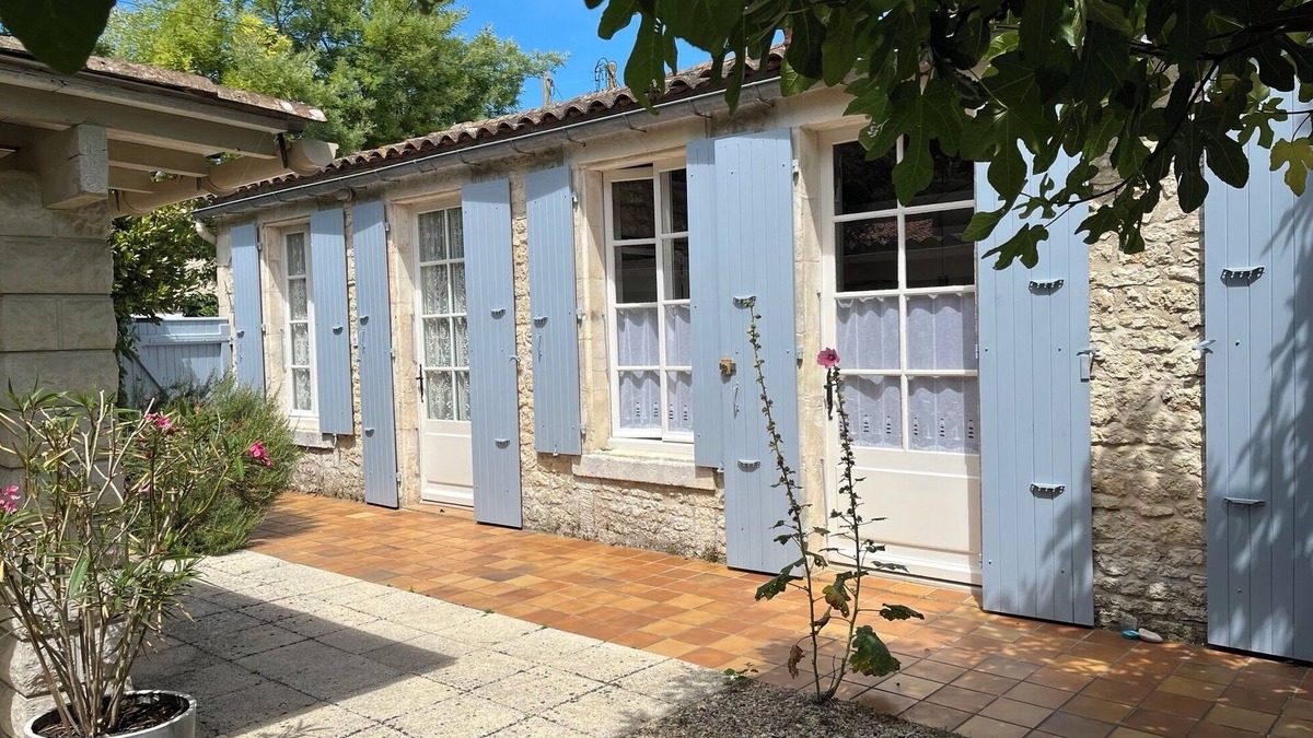 Domino House | Holiday Home 'Lisière De Forêt De Domino' with Private Terrace and Private Garden