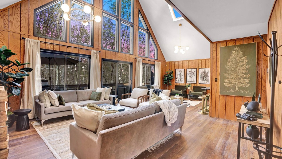 Gouldsboro Ski Chalet | Holiday getaway w/sauna hot tub kayaks games bikes griddle EV