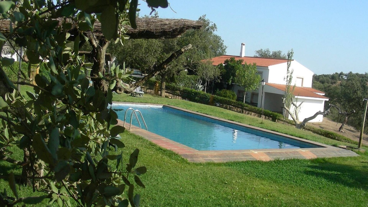 Herrera de Alcantara House | Holiday Home in Herrera near Tajo River