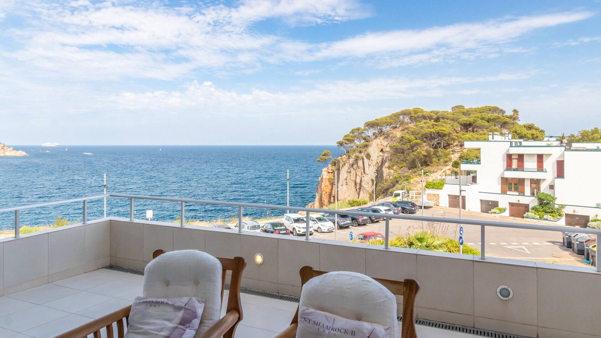 Sant Feliu de Guixols House | Holiday Home 'Casa Rosselló' with Sea View, Private Terrace and Wi-Fi