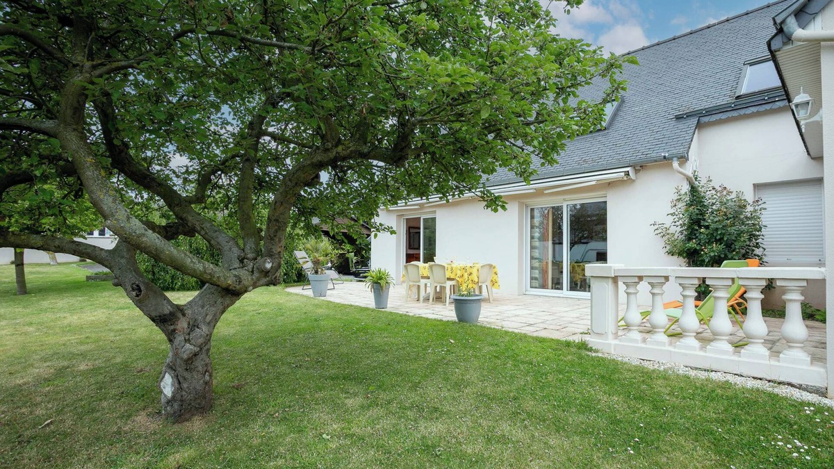 Binic-Etables-sur-Mer House | Holiday Home 'La Petite Palmeraie - Binic' with Private Terrace, Private Garden and Wi-Fi