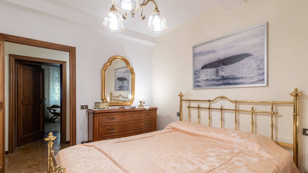 Castelfranco Piandisco House | Holiday Home "Le Balze" with Mountain View, Private Garden & Wi-Fi
