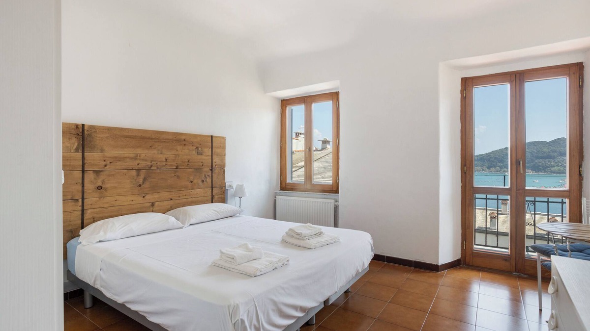 Portovenere House | Holiday Home 'La ca Bela' with Sea View, Garden & Wi-Fi