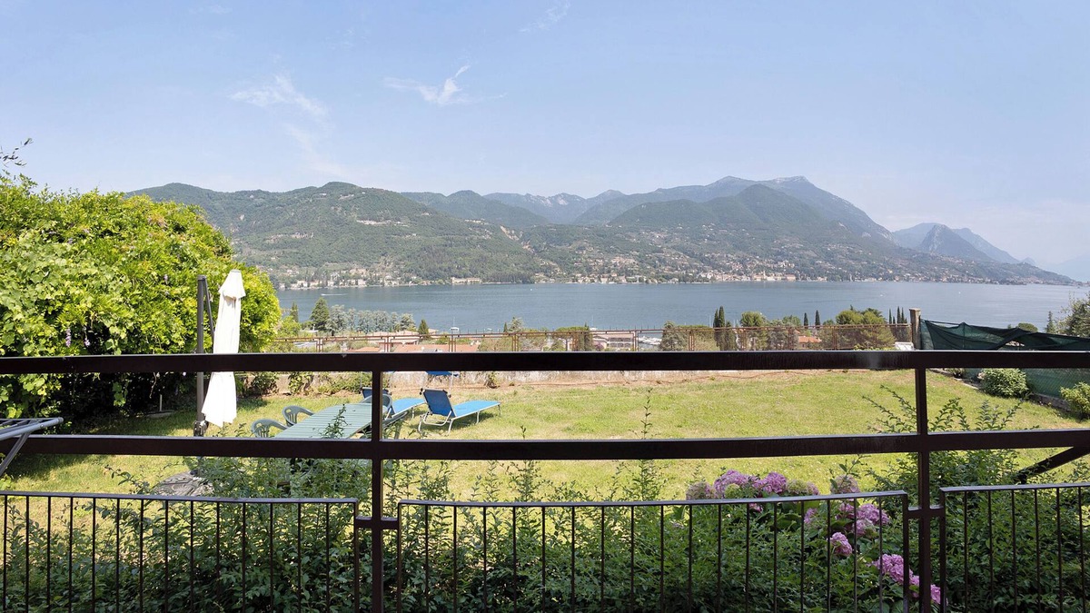 Portese House | Holiday Home 'Carolina' with Lake View, Private Terrace and Wi-Fi