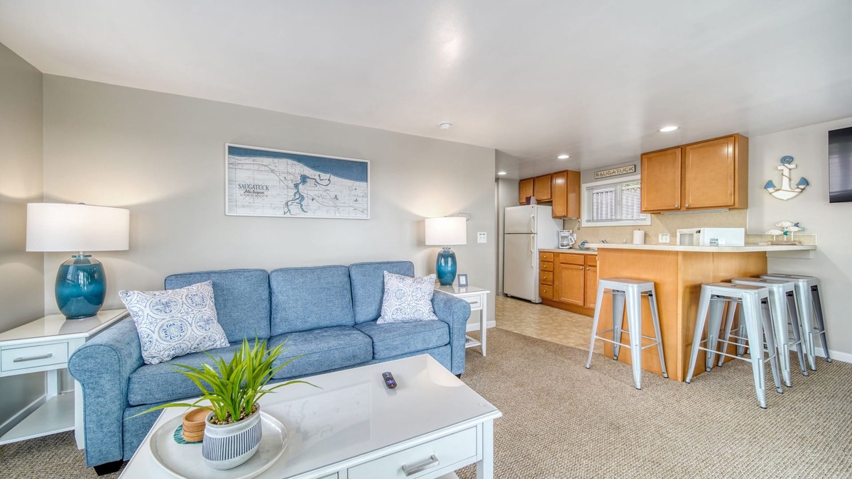 Saugatuck Resort | Holiday Hill Resort "The Penthouse" Unit 700