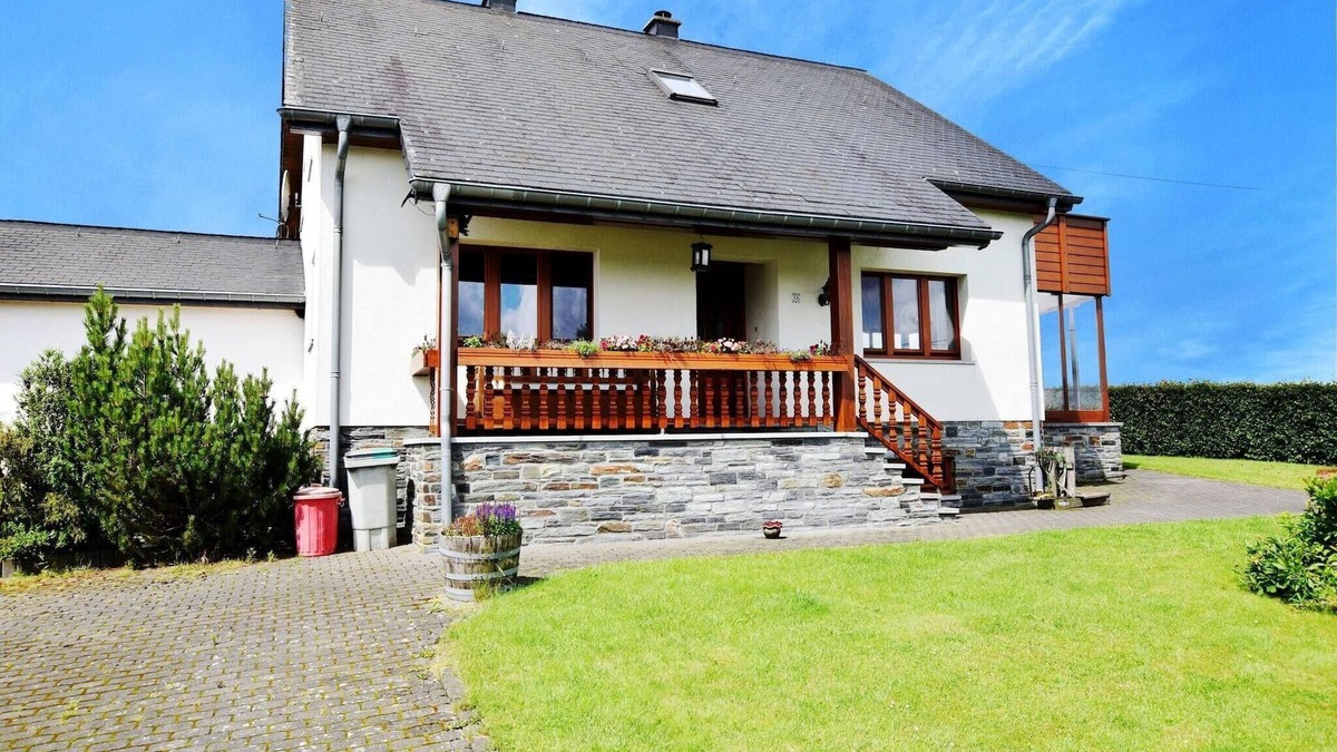 Schoenberg House | Holiday Home in Schצnberg with Jacuzzi