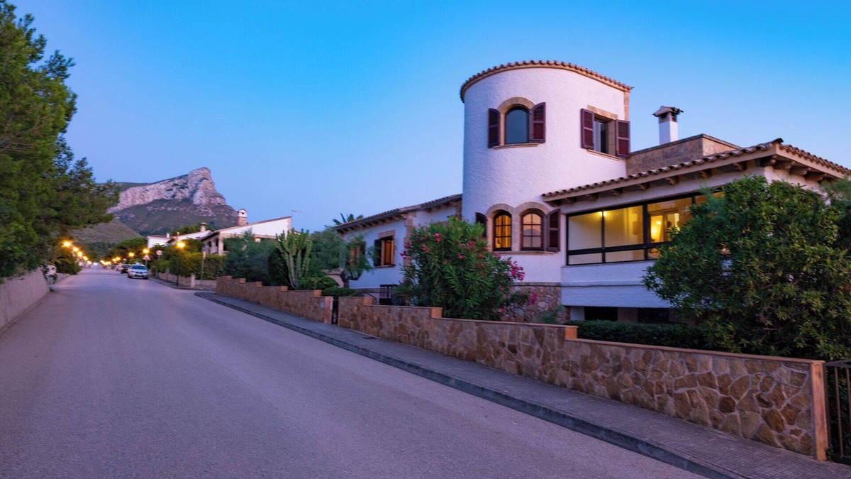 Urbanizacion Mont Ferrutx House | Holiday Home 'Sa Vinya' with Sea View, Private Terrace and Wi-Fi