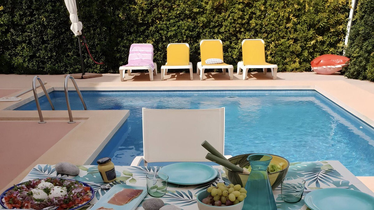Colonia de Sant Pere House | Holiday Home 'Mateu' with Private Pool, Wi-Fi and Air Conditioning